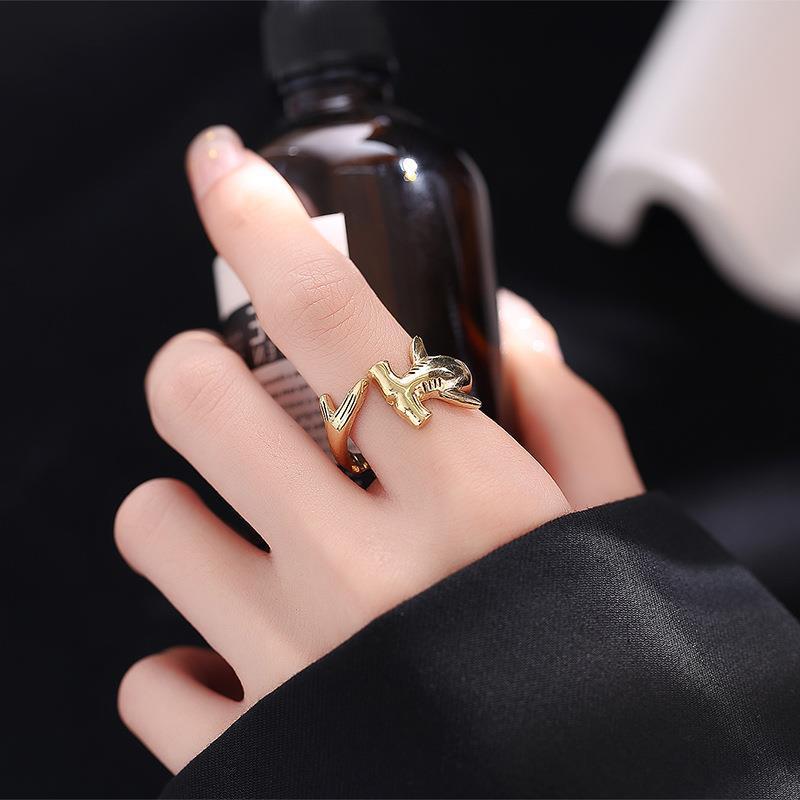 Retro Minimalist Open-End Womens Ring With A Great White Shark Design