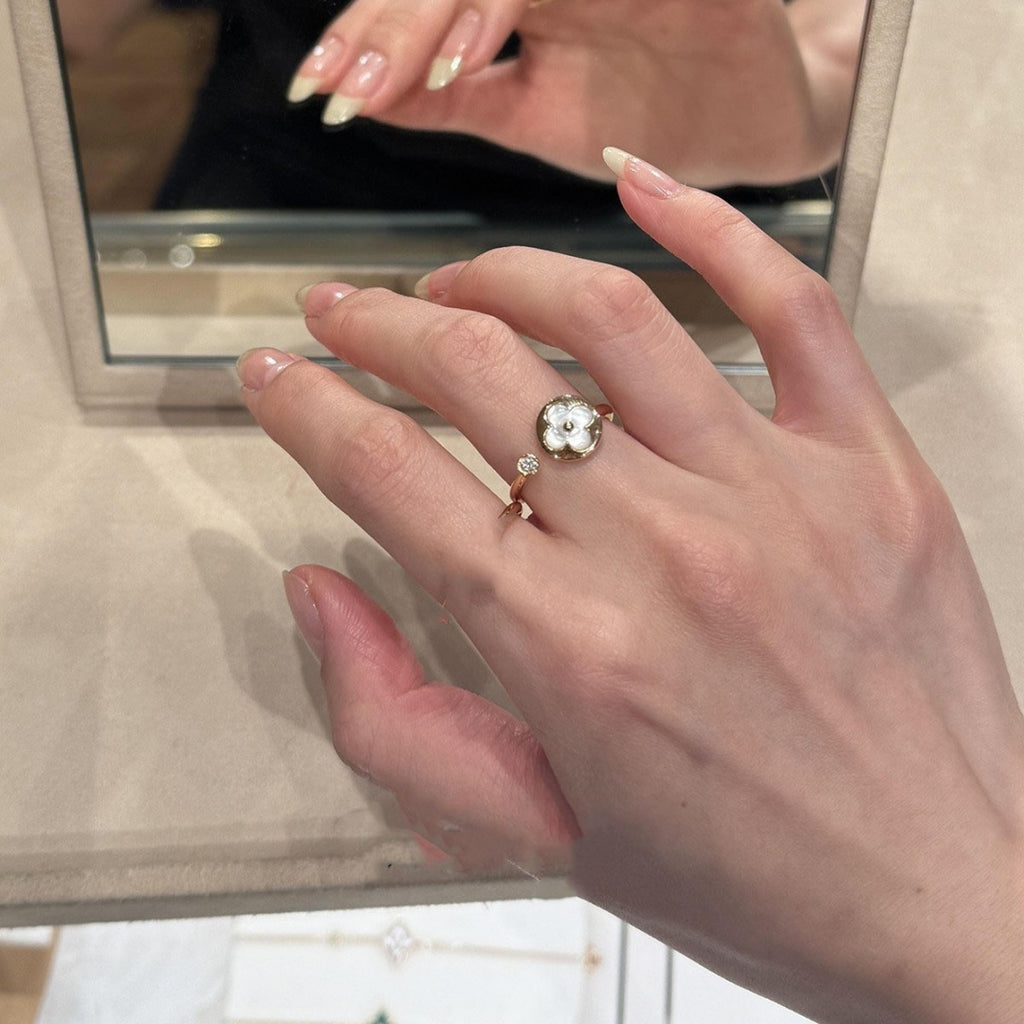 Japanese And Korean Retro Letter Graffiti Flower Emerald Ring For Men And Women
